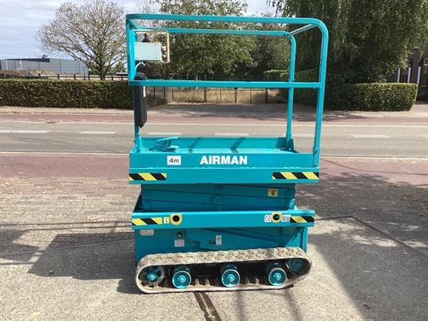 Grote foto gebruikte schaarhoogwerker op rups airman encl040 doe het zelf en verbouw hoogwerkers