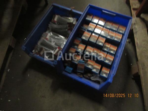 Grote foto diversen set stud scharnier hardware doe het zelf en verbouw onderdelen en accessoires
