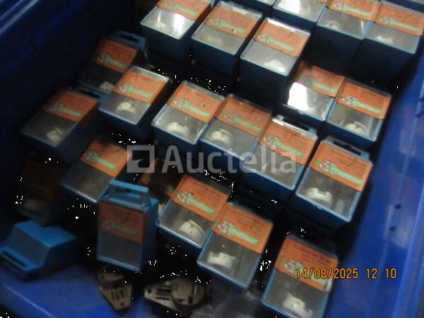 Grote foto diversen set stud scharnier hardware doe het zelf en verbouw onderdelen en accessoires