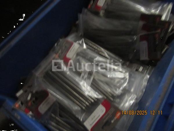 Grote foto diversen set stud scharnier hardware doe het zelf en verbouw onderdelen en accessoires