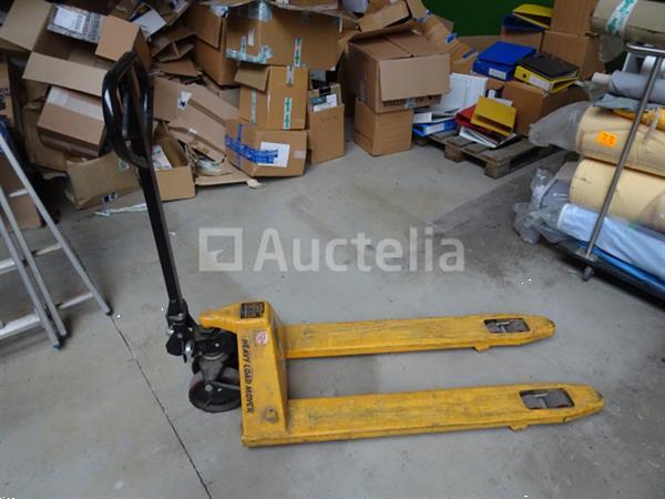 Grote foto een gele heavy load mover pallettruck doe het zelf en verbouw hefwerktuigen