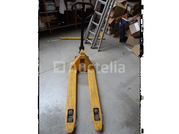 Grote foto een gele heavy load mover pallettruck doe het zelf en verbouw hefwerktuigen