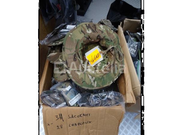 Grote foto een set camouflagekleding doe het zelf en verbouw hefwerktuigen
