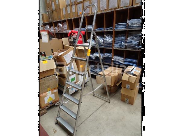 Grote foto een artub galico 7 trede aluminium ladder doe het zelf en verbouw hefwerktuigen
