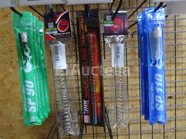 Grote foto set van diverse airsoft accessoires doe het zelf en verbouw hefwerktuigen