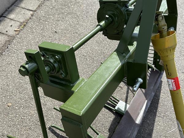Grote foto schudlichter voor 3 rijen agrarisch oogstmachines