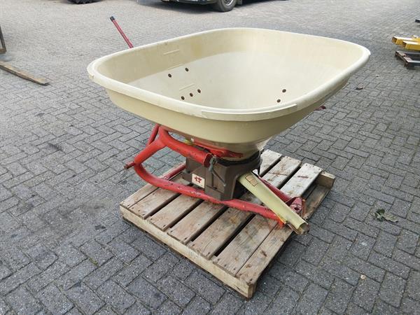 Grote foto vicon kunstmeststrooier pendelstrooier agrarisch kunstmestrooiers