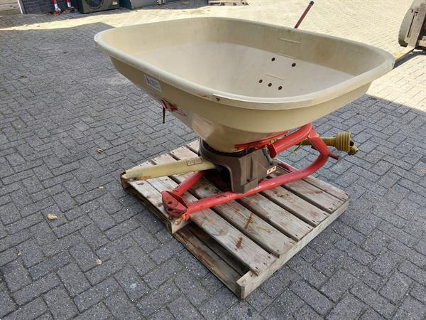 Grote foto vicon kunstmeststrooier pendelstrooier agrarisch kunstmestrooiers