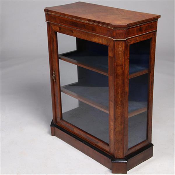 Grote foto lage eendeurs vitrinekast met aan drie zijde glas en bronzen details no.322155 antiek en kunst stoelen en banken