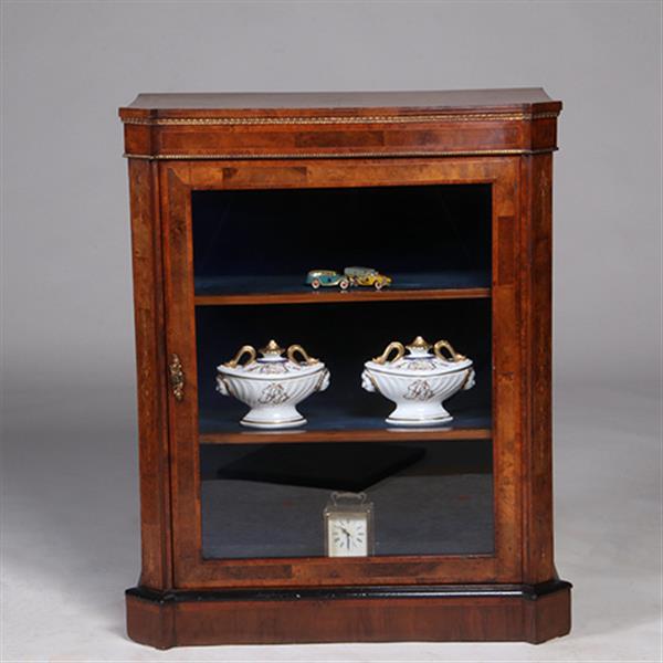 Grote foto lage eendeurs vitrinekast met aan drie zijde glas en bronzen details no.322155 antiek en kunst stoelen en banken