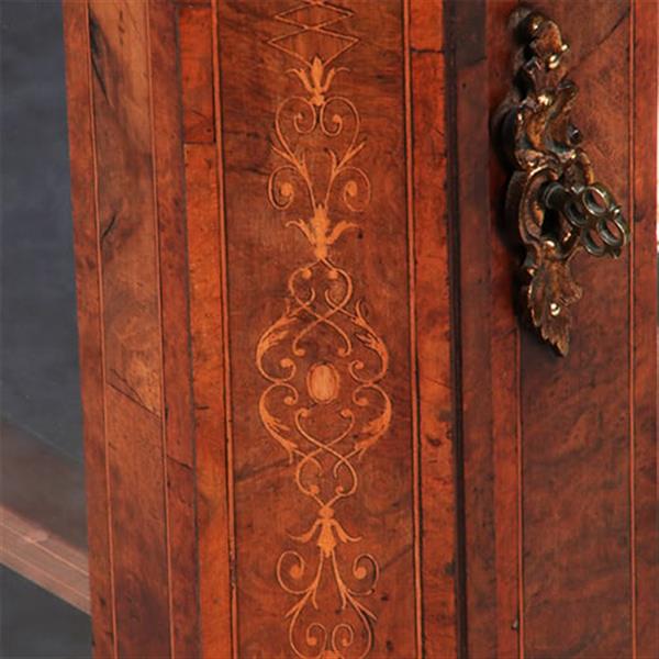 Grote foto lage eendeurs vitrinekast met aan drie zijde glas en bronzen details no.322155 antiek en kunst stoelen en banken