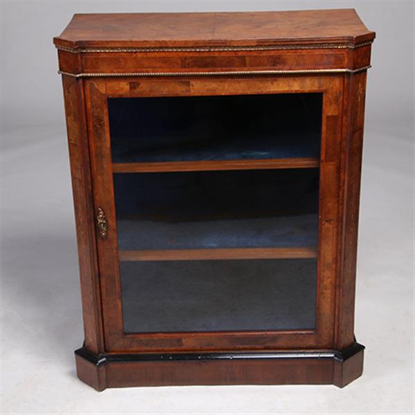 Grote foto lage eendeurs vitrinekast met aan drie zijde glas en bronzen details no.322155 antiek en kunst stoelen en banken