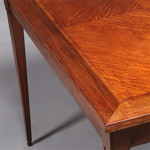 Grote foto satijnhouten louis seize werktafeltje of schrijftafeltje met brede lade en fijn ingelegde details antiek en kunst stoelen en banken