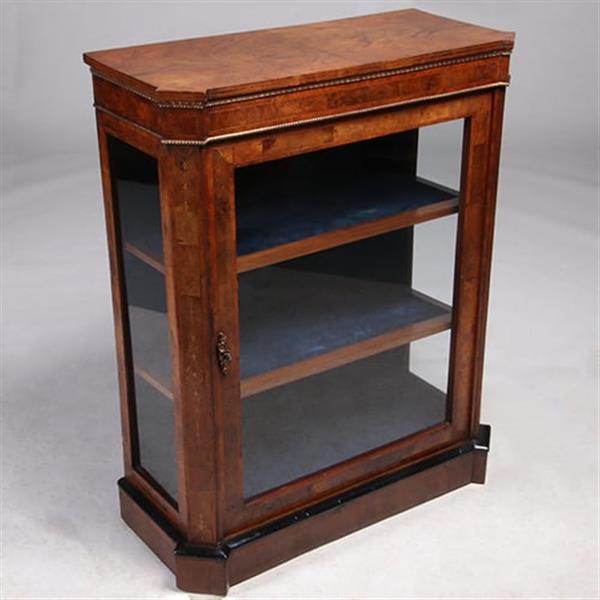 Grote foto lage eendeurs vitrinekast met aan drie zijde glas en bronzen details no.322155 antiek en kunst stoelen en banken