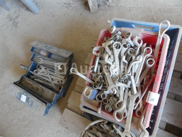 Grote foto gereedschapskist met inhoud kunststof gereedschapsbak met inhoud doe het zelf en verbouw gereedschappen en machines