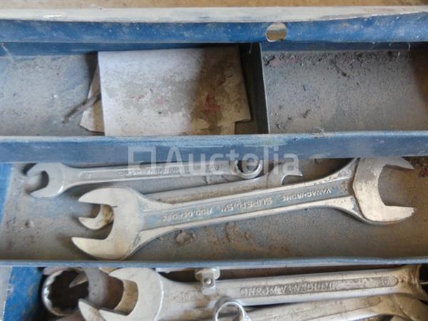 Grote foto gereedschapskist met inhoud kunststof gereedschapsbak met inhoud doe het zelf en verbouw gereedschappen en machines