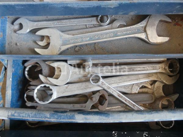 Grote foto gereedschapskist met inhoud kunststof gereedschapsbak met inhoud doe het zelf en verbouw gereedschappen en machines