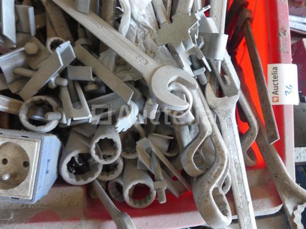 Grote foto gereedschapskist met inhoud kunststof gereedschapsbak met inhoud doe het zelf en verbouw gereedschappen en machines