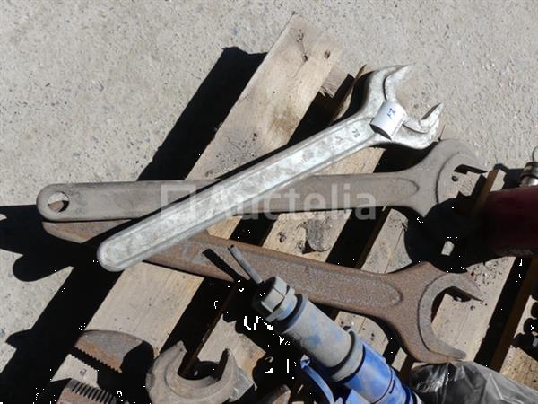 Grote foto zware moersleutels en tangen doe het zelf en verbouw gereedschappen en machines