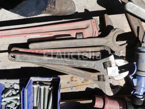 Grote foto zware moersleutels en tangen doe het zelf en verbouw gereedschappen en machines