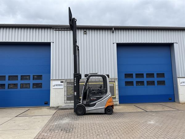 Grote foto vs 22296 elektrische triplex heftruck still rx60 25 freelift agrarisch heftrucks
