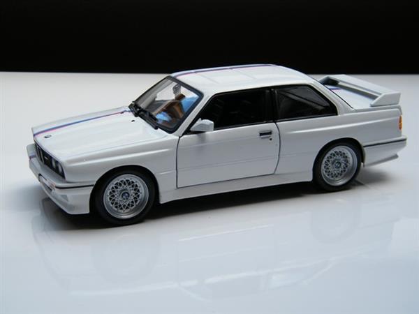 Grote foto schaalmodel auto bmw m3 e30 bburago 1 24 hobby en vrije tijd 1 24