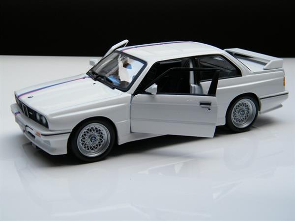 Grote foto schaalmodel auto bmw m3 e30 bburago 1 24 hobby en vrije tijd 1 24