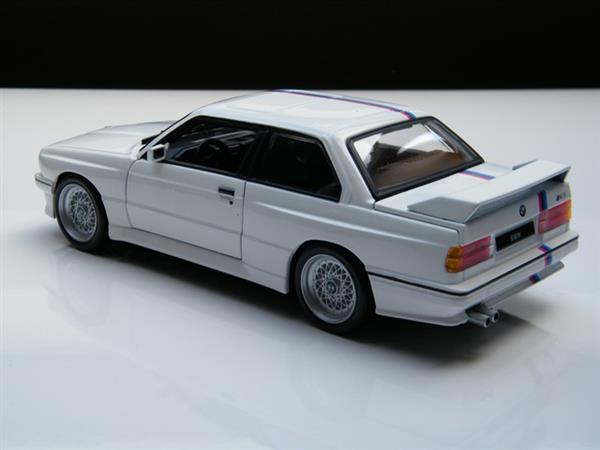 Grote foto schaalmodel auto bmw m3 e30 bburago 1 24 hobby en vrije tijd 1 24