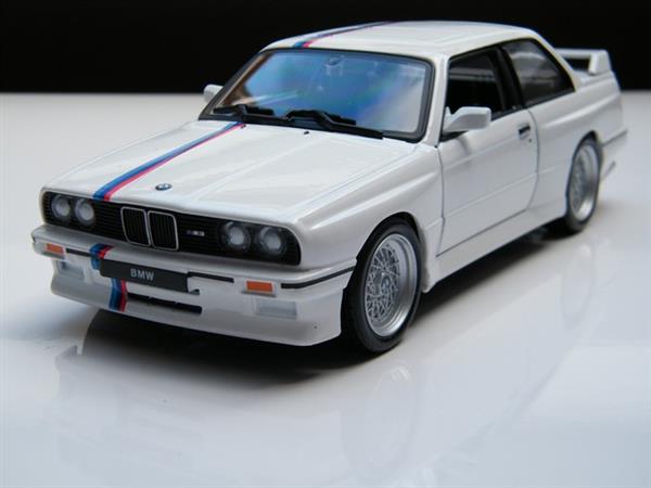Grote foto schaalmodel auto bmw m3 e30 bburago 1 24 hobby en vrije tijd 1 24