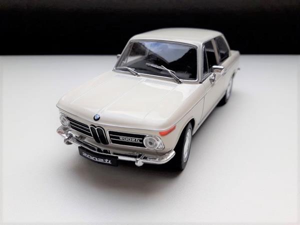 Grote foto nieuw in doos bmw 2002 ti welly modelauto 1 24 hobby en vrije tijd 1 24