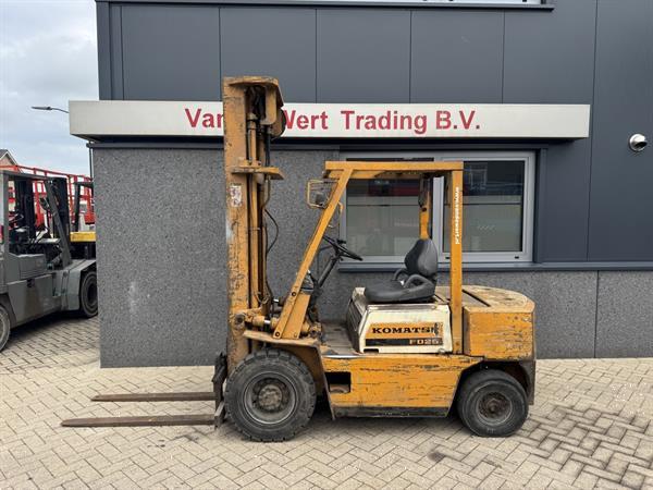 Grote foto komatsu fd25 8 triplo 600 freelift 3e functie isuzu diesel agrarisch heftrucks