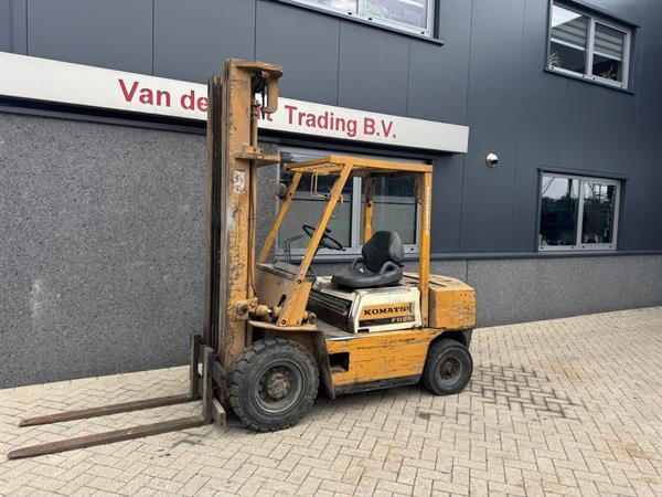 Grote foto komatsu fd25 8 triplo 600 freelift 3e functie isuzu diesel agrarisch heftrucks