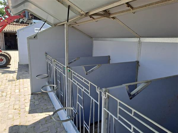 Grote foto gebruikte calfotel verplaatsbare eenling units direct beschikbaar verkocht dieren en toebehoren runderen