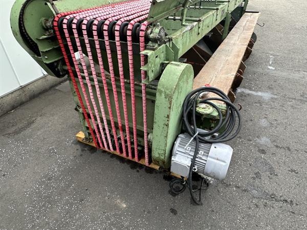Grote foto herbort kettingsorteermachine voor wortelen of augurken agrarisch tuinbouw