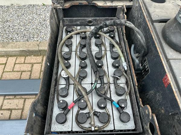 Grote foto vs 22333 elektrische meerijd palletwagen linde lepels 2.300mm doe het zelf en verbouw hefwerktuigen