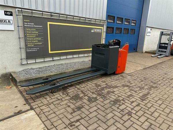 Grote foto vs 22333 elektrische meerijd palletwagen linde lepels 2.300mm doe het zelf en verbouw hefwerktuigen