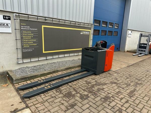 Grote foto vs 22333 elektrische meerijd palletwagen linde lepels 2.300mm doe het zelf en verbouw hefwerktuigen