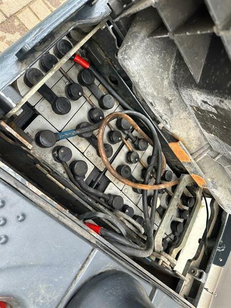 Grote foto vs 22334 elektrische meerijd palletwagen linde lepels 2.300mm doe het zelf en verbouw hefwerktuigen