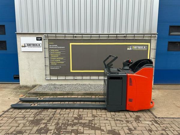 Grote foto vs 22334 elektrische meerijd palletwagen linde lepels 2.300mm doe het zelf en verbouw hefwerktuigen