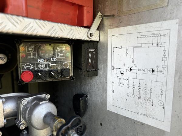 Grote foto brandweerwagen fire truck bomberos mercedes 1124 euro2 1996 doe het zelf en verbouw gemeente voertuigen