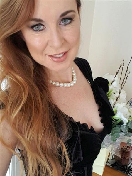 Grote foto levenslustige vrouw zoekt sprankelende connectie contacten en berichten vrouw zoekt man
