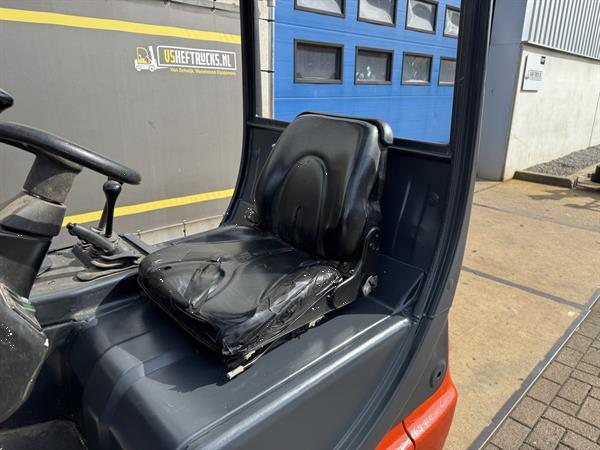 Grote foto vs 22374 elektrische triplex heftruck linde e16 sideshift agrarisch heftrucks