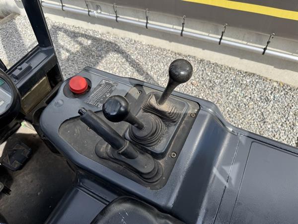 Grote foto vs 22374 elektrische triplex heftruck linde e16 sideshift agrarisch heftrucks