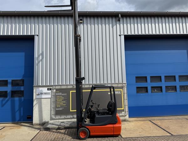Grote foto vs 22374 elektrische triplex heftruck linde e16 sideshift agrarisch heftrucks