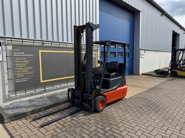 Grote foto vs 22374 elektrische triplex heftruck linde e16 sideshift agrarisch heftrucks