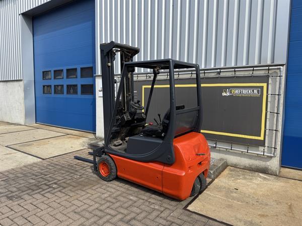 Grote foto vs 22374 elektrische triplex heftruck linde e16 sideshift agrarisch heftrucks