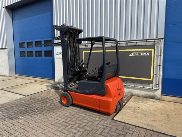 Grote foto vs 22374 elektrische triplex heftruck linde e16 sideshift agrarisch heftrucks