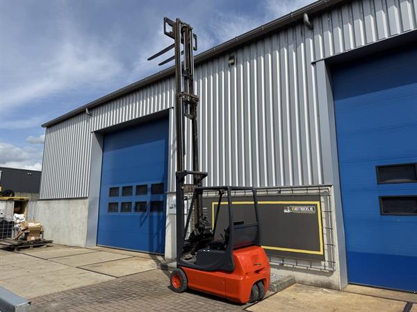 Grote foto vs 22374 elektrische triplex heftruck linde e16 sideshift agrarisch heftrucks