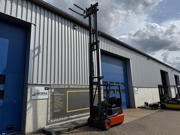 Grote foto vs 22374 elektrische triplex heftruck linde e16 sideshift agrarisch heftrucks
