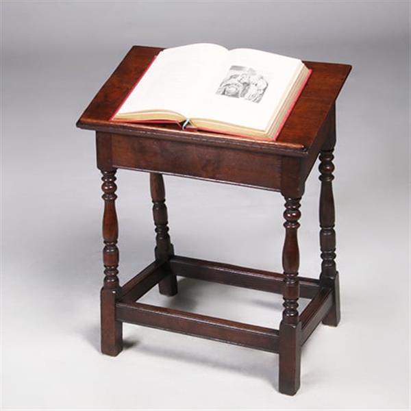 Grote foto bijbelstandaard of lezenaar in de vorm van een joint stool 19e eeuws no.322125 antiek en kunst stoelen en banken